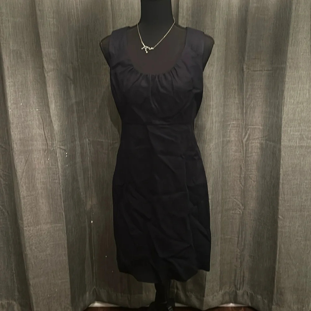 Classic Sleeveless Black Dress - Elegant Everyday Style